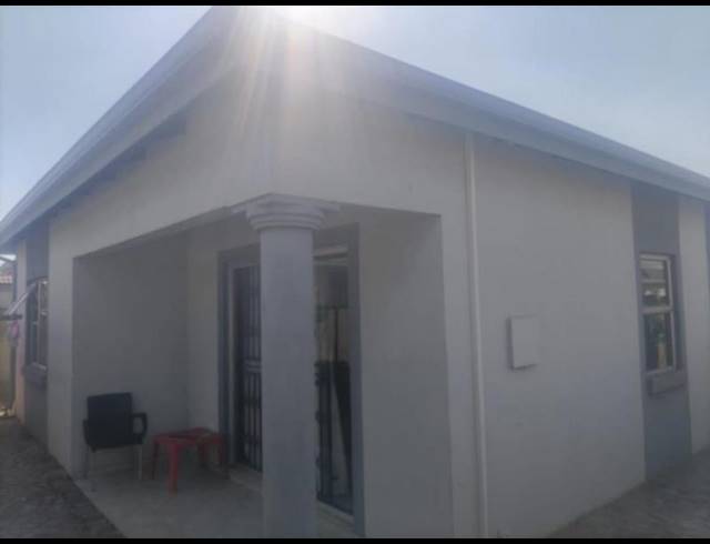 3 BEDROOM HOUSE FOR SALE IN SALFIN